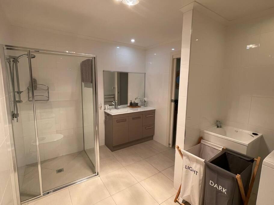 Villa Self Contained Hawley Beach