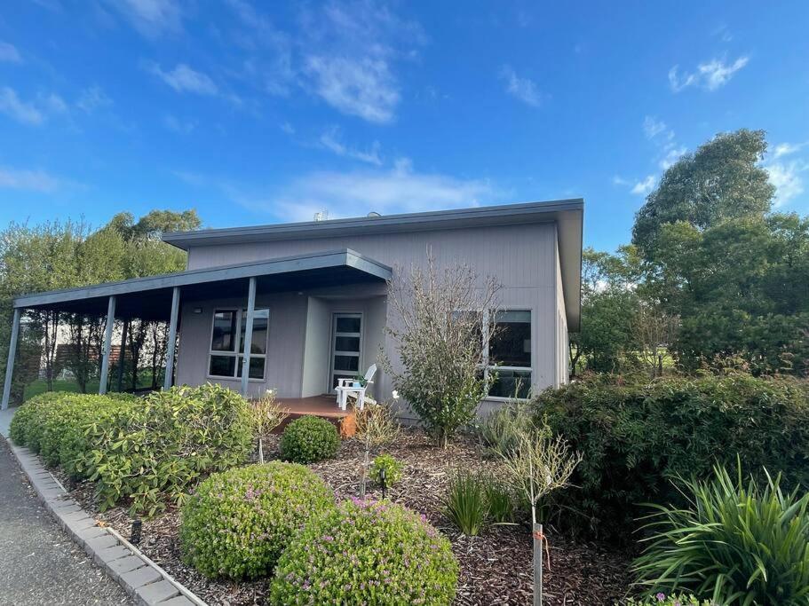 Villa Self Contained Hawley Beach